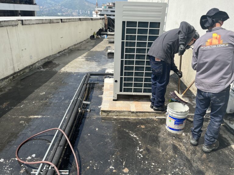 Soluciones efectivas contra filtraciones y goteras.