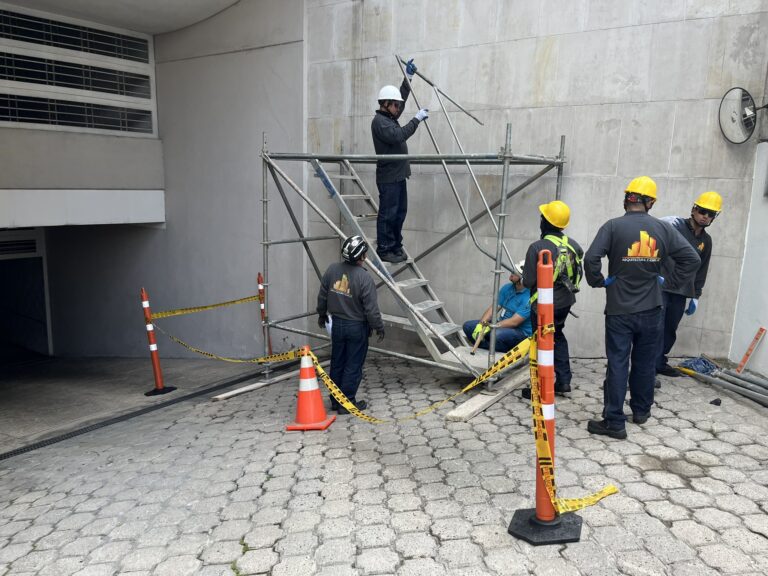 Personal certificado y equipos de alto rendimiento.